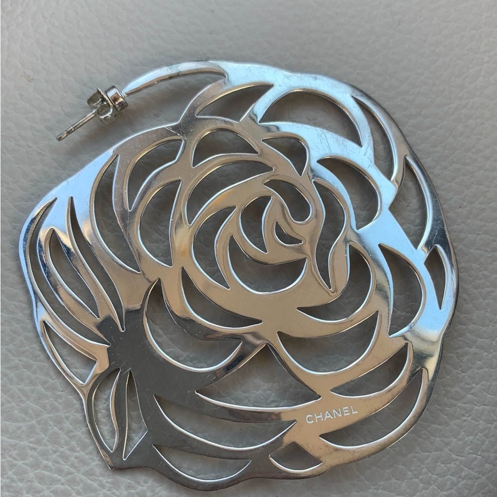 Authentic Chanel Camélia Silver Floral Earring
